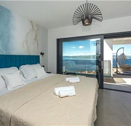 4 bedroom villa with infinity pool and sea views in Crikvencia, Rijeka, sleeps 8